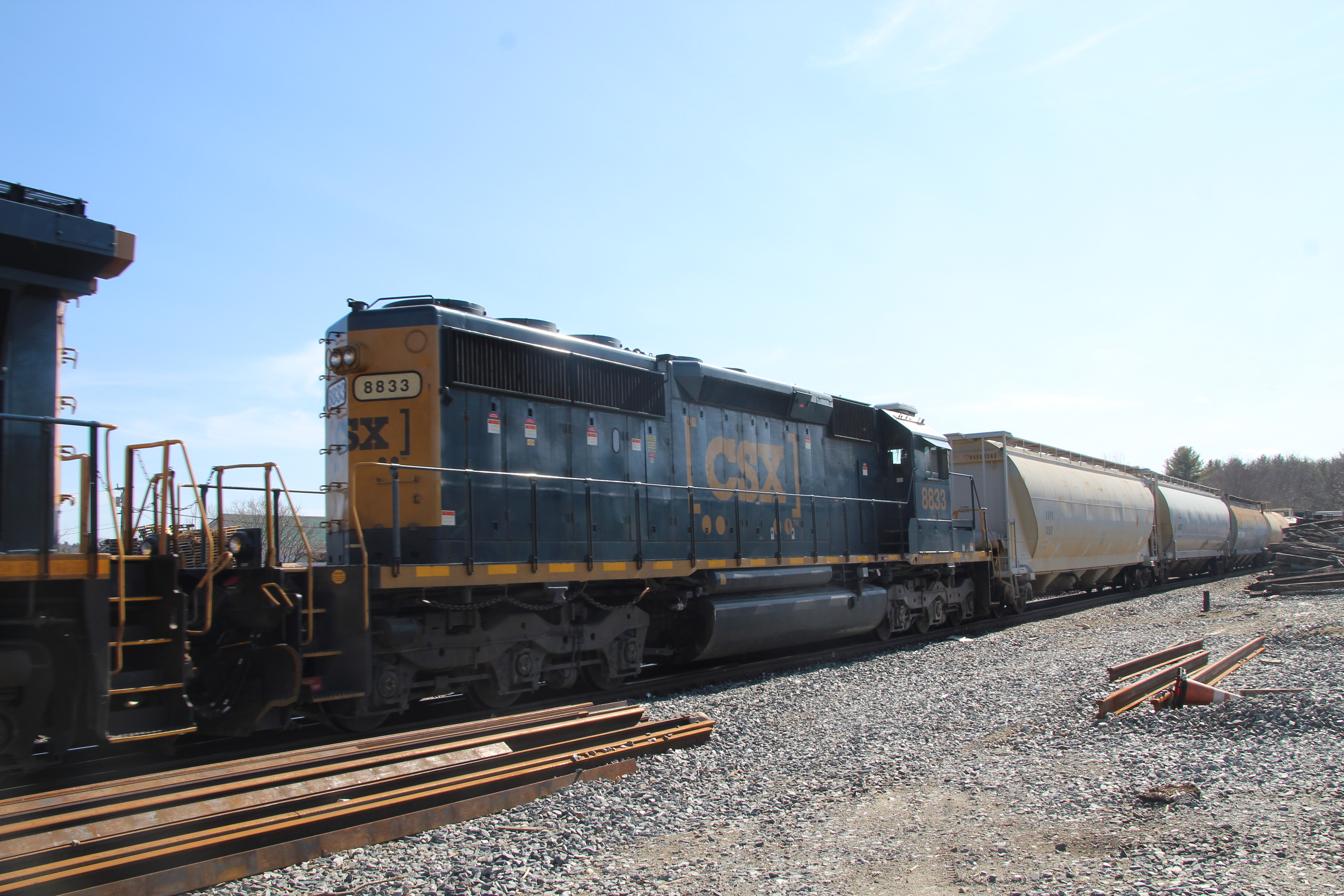 CSXT 8833